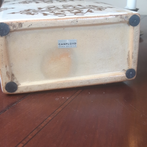 Tuscan Vintage Vase with Beautiful Gold Pattern - Picture 5 of 5